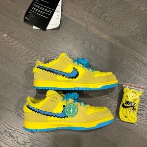 Nike SB Dunk Low
Grateful Dead Bears Opti Yellow